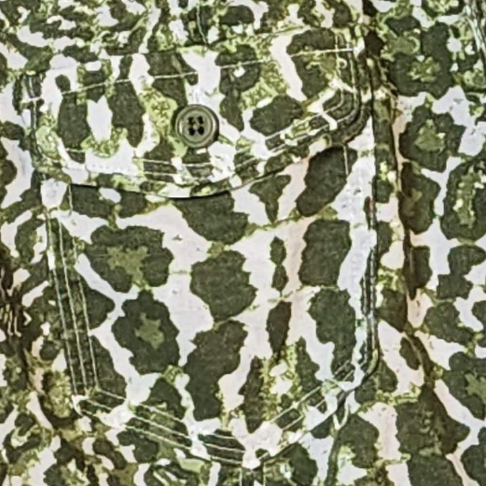 Nearly New Foxcroft size 14 petite Green and White Cotton Animal Print Blouse - Picture 16 of 16